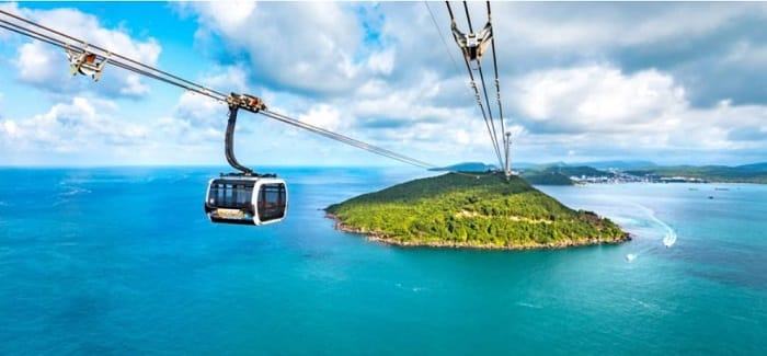15+ Unmissable Things to Do in Phu Quoc Island Sun World Hon Thom Cable Car over turquoise water