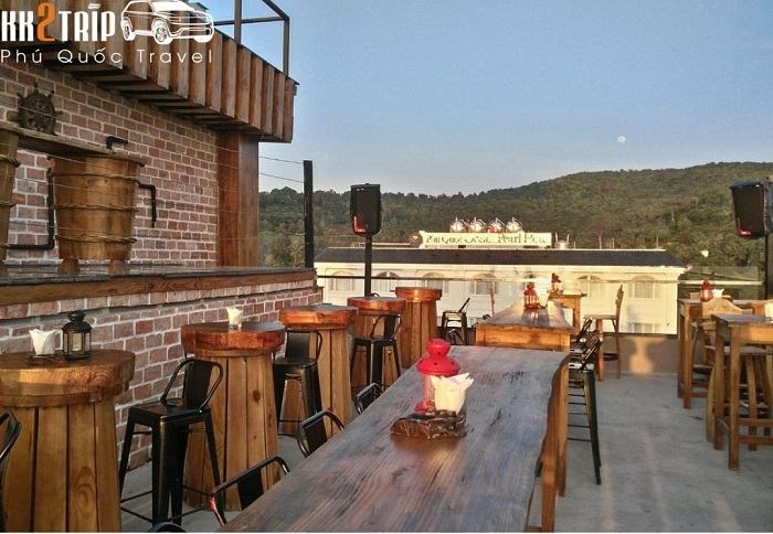 TOP 8 Quán Bar Tại Phú Quốc Giúp Bạn Tha Hồ "QUẨY" quán bar cực chất tại Phú Quốc