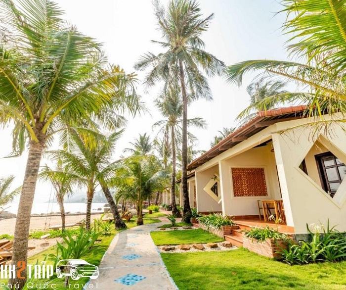 Hula Hula Beachfront exterior at night