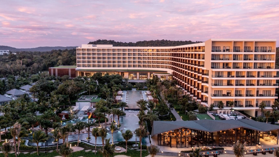 Nghỉ dưỡng đẳng cấp tại Crowne Plaza Phú Quốc cùng dịch vụ thuê xe KK2Trip crowne plaza phú quốc